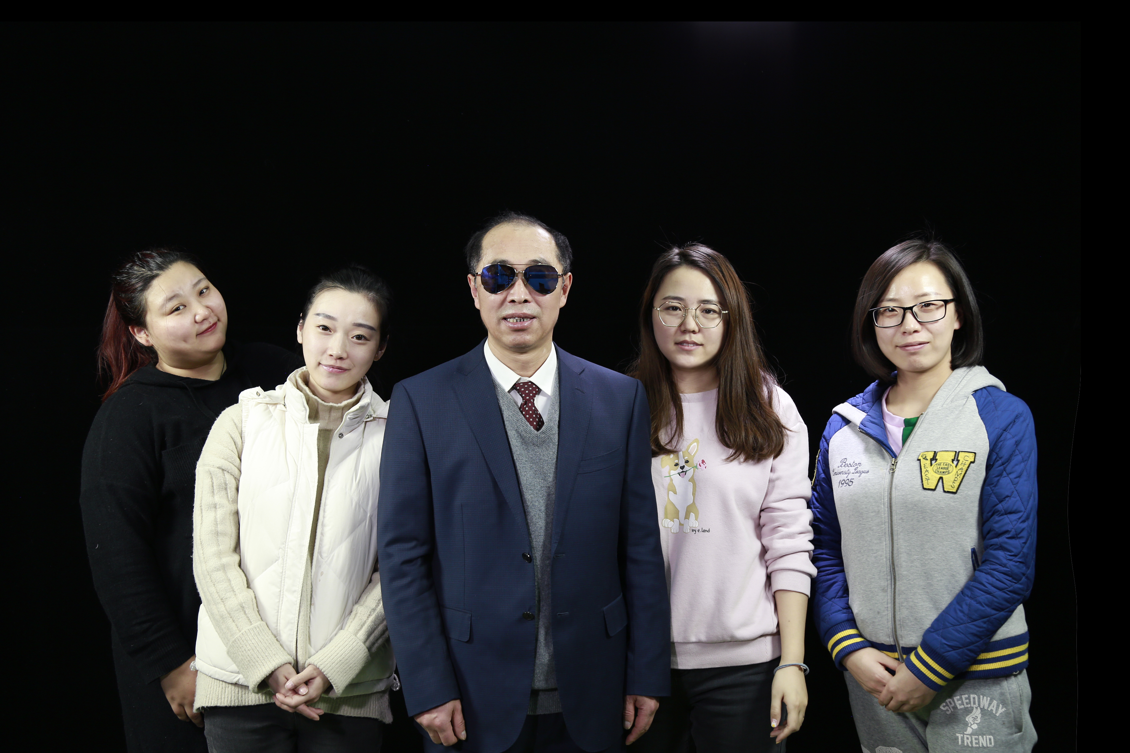 1. 2019年 录课团队1.JPG